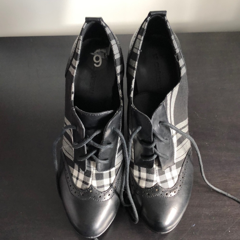 Shoes - Picture 2 of 4